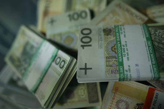 Paczki banknotów 100 zł (rekwizyt)