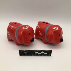 Para ceramicznych psów w stylu pop-art