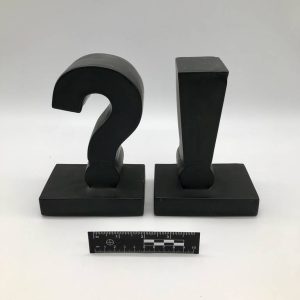 Znaki interpunkcyjne jako figurki dekoracyjne