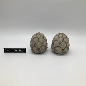 Figurki szyszek z betonu — komplet dwóch sztuk