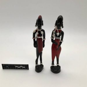 Figurki postaci etnicznych — zestaw dwóch rzeźb