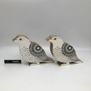 Figurka ptaka z wzorami mandali