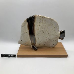 Ceramiczna figurka ryby — dekoracja lifestyle
