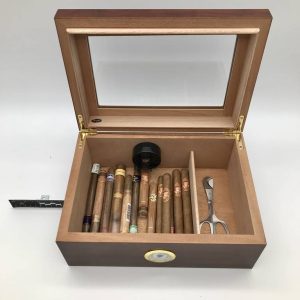 Klasyczny humidor z jasnym wnętrzem