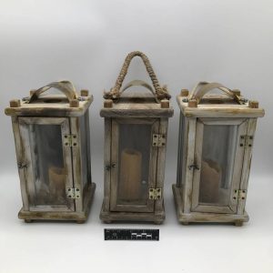 Rustykalna latarnia drewniana vintage