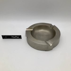 Metalowa popielnica w stylu industrialnym