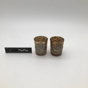 Metalowe świeczniki tealight z ażurowym zdobieniem